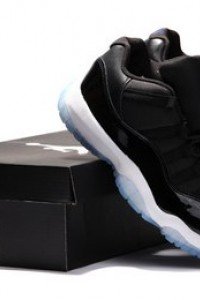 Air Jordan Retro 11 (XI) Low Black/White