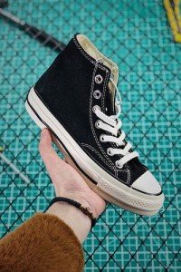 Converse hight black women