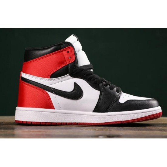 Air Jordan 1 WMNS “Satin Black Toe”