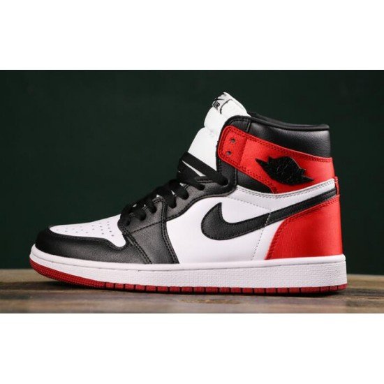 Air Jordan 1 WMNS “Satin Black Toe”