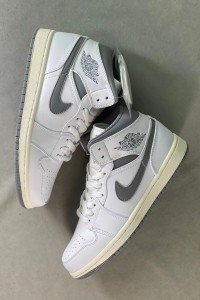 Jordan 1 Mid  Vintage Grey