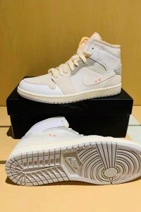 Air Jordan 1 Mid SE Craft"White and Phantom'