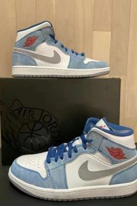 Air Jordan1 Mid mid-top white and blue